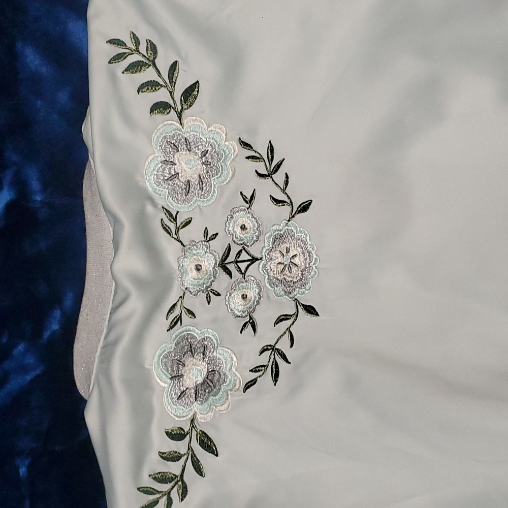 Embroidered silk jacket - Picture 6 of 6